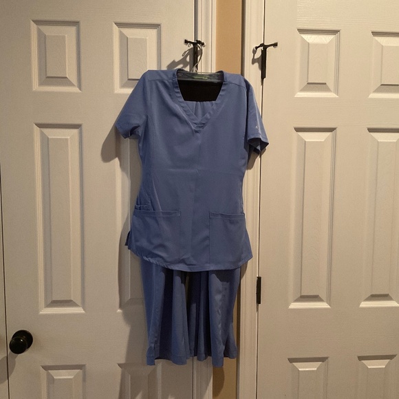 EUC Helping Hands Scrubs 2 pairs of XXSP pants and 1 XXS V neck top - Picture 1 of 8